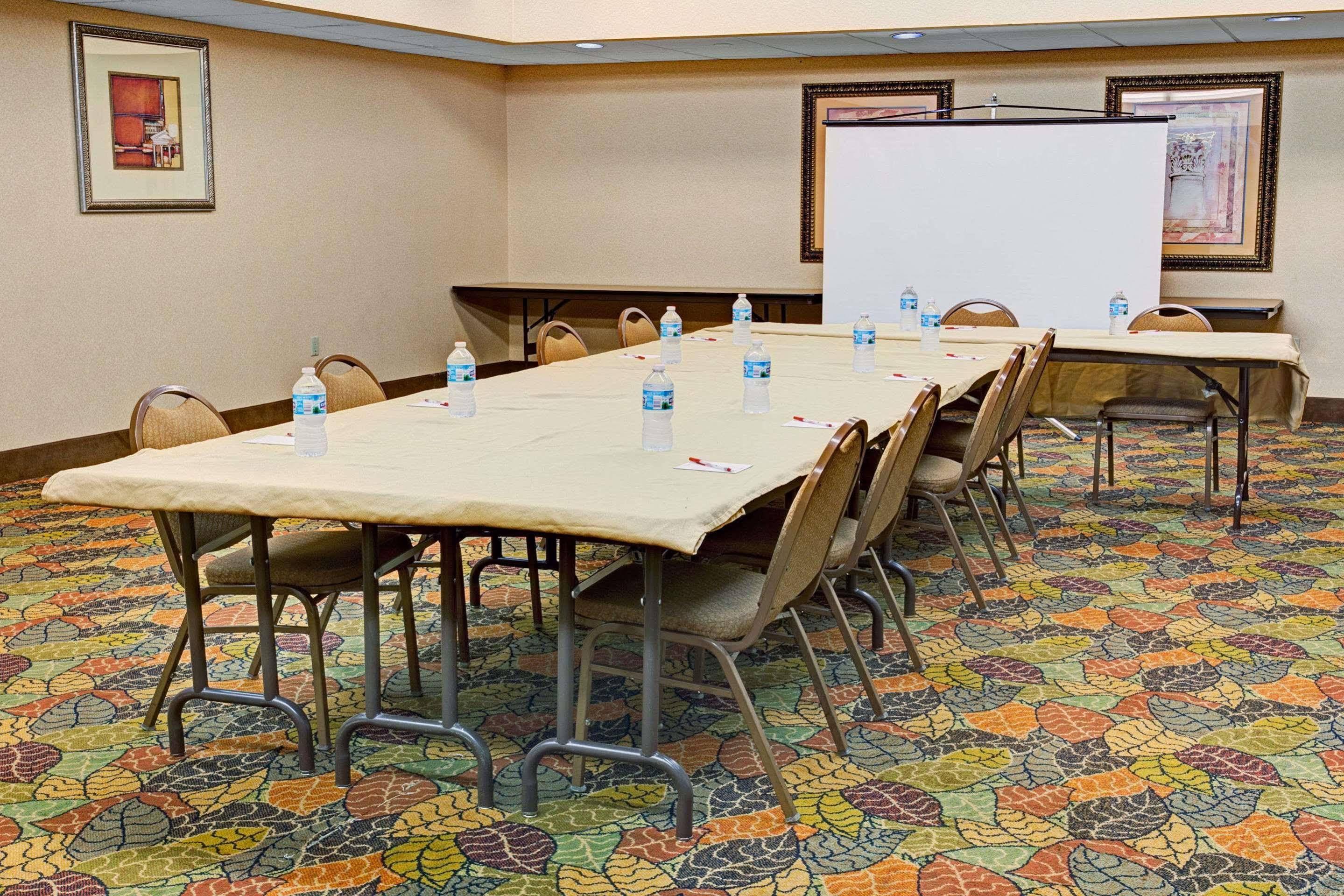 Holiday Inn Indianapolis - Airport Area N By Ihg Exterior foto